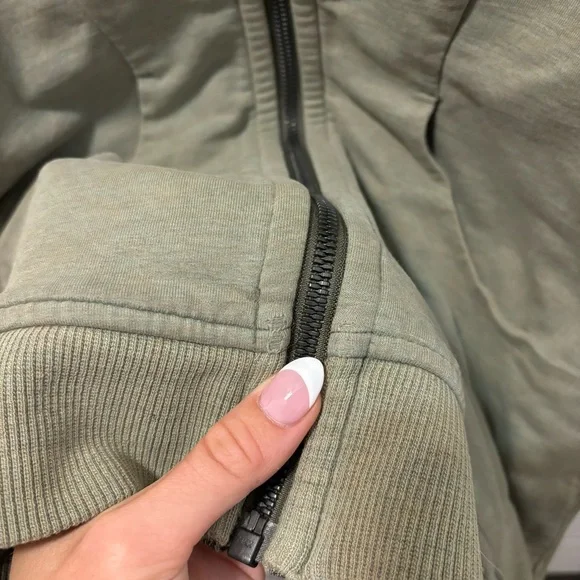Lululemon On The Daily Hoodie
Heathered Fatigue Fog - Picture 6 of 12